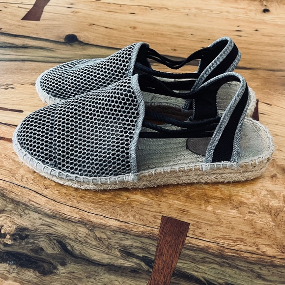 MADE IN SPAIN Women's Espadrilles US size 7 1/2 black & silver flat sole - Picture 8 of 9